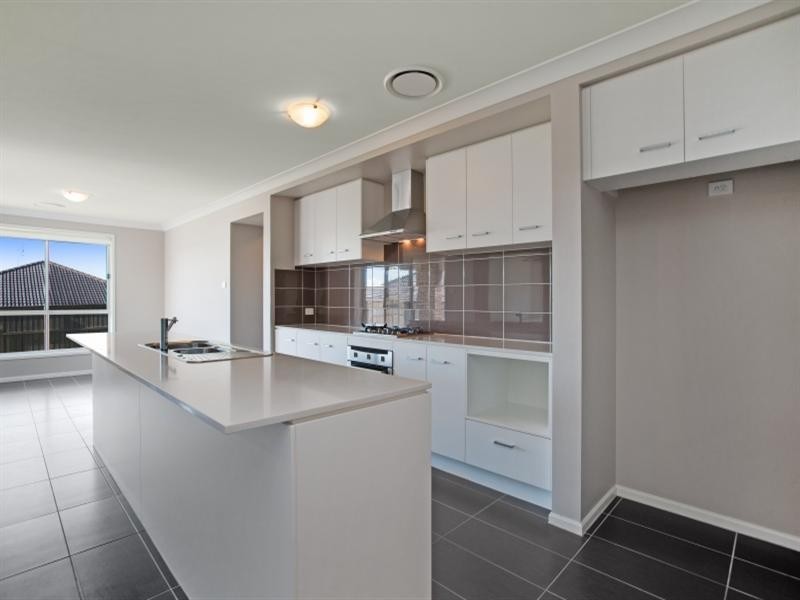 10 Dianella Way, Aberglasslyn NSW 2320