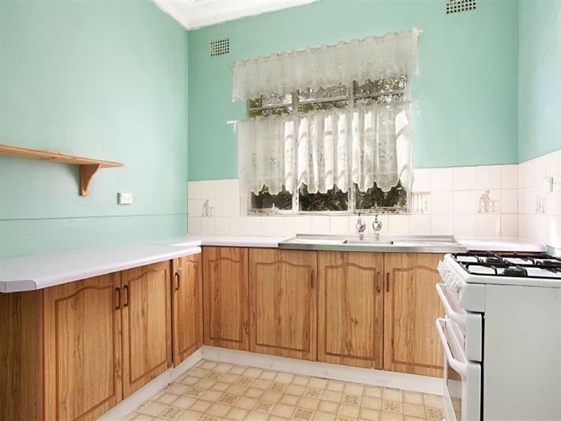 13 Tenambit Street, East Maitland NSW 2323