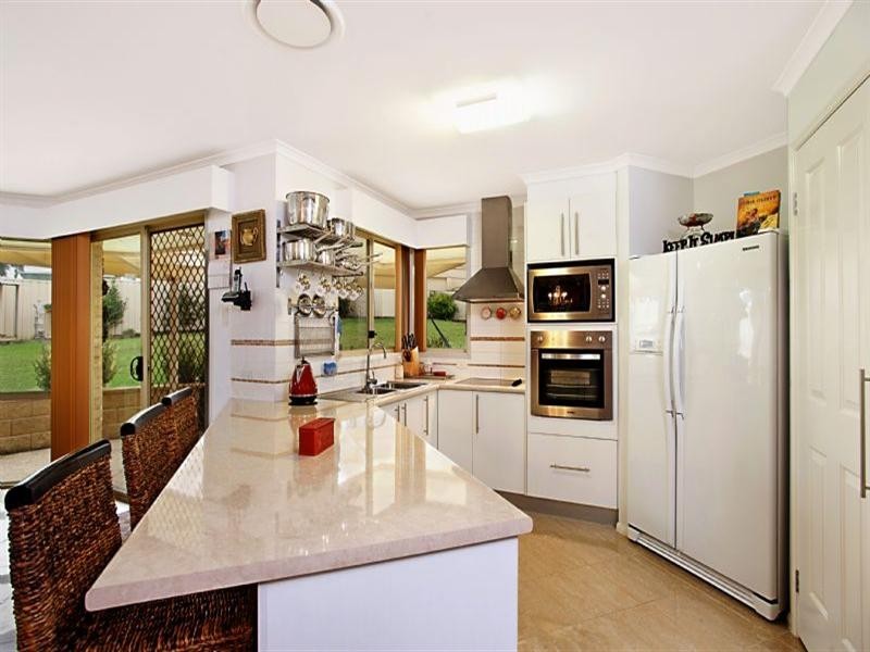 4 Stanley Close, Bolwarra Heights NSW 2320