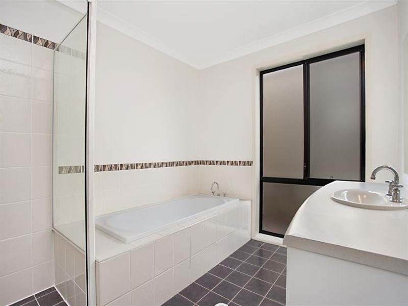 27 Pyalla Avenue, Aberglasslyn NSW 2320