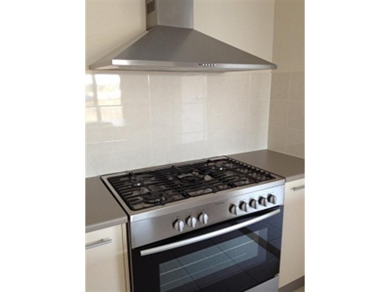 16 Honeysuckle Drive, Aberglasslyn NSW 2320