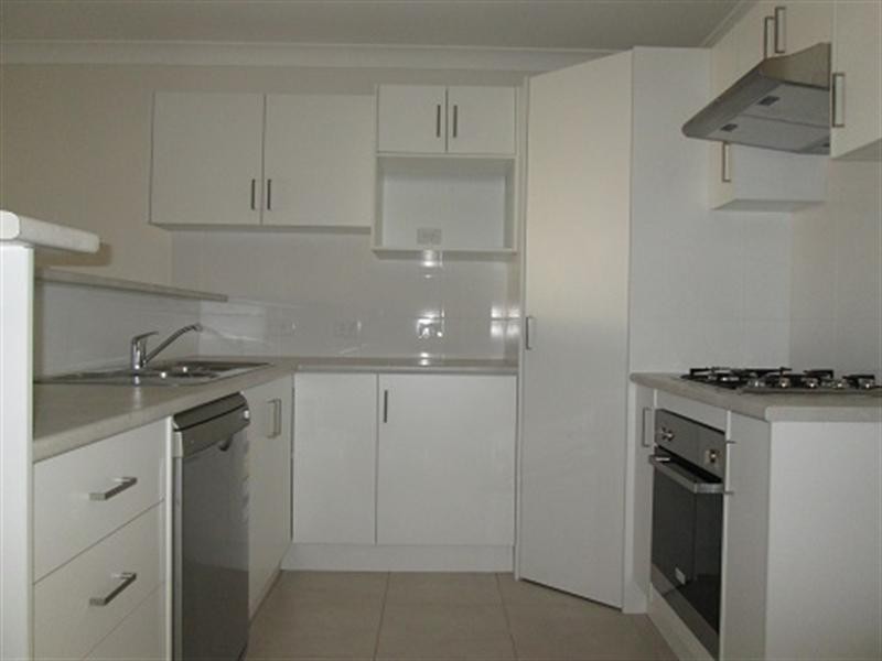 2/16 Sapphire Drive, Rutherford NSW 2320