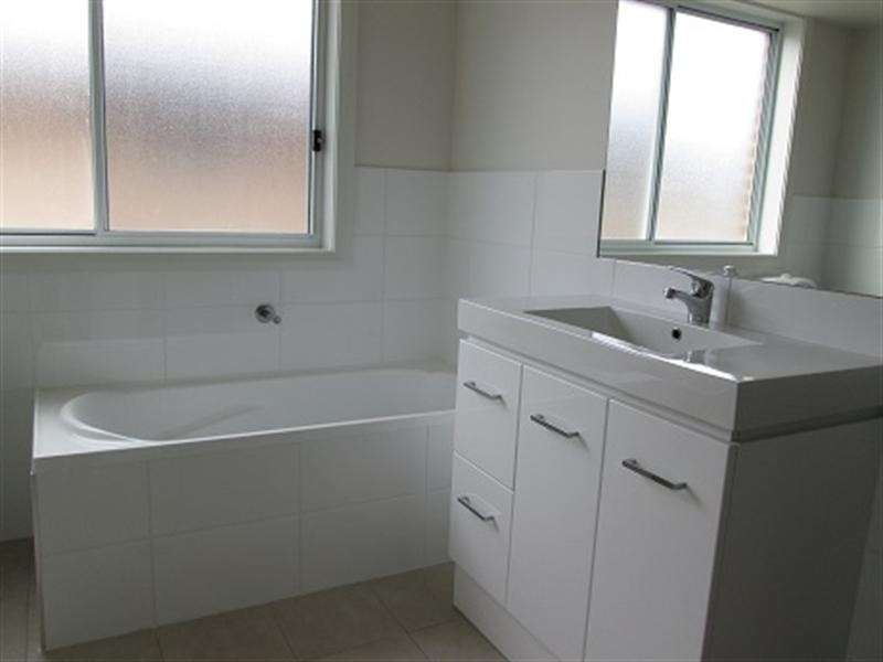 2/16 Sapphire Drive, Rutherford NSW 2320