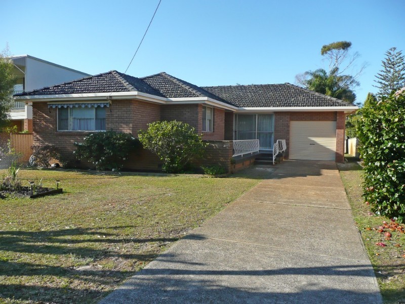 10 Bayside Avenue, North Haven NSW 2443