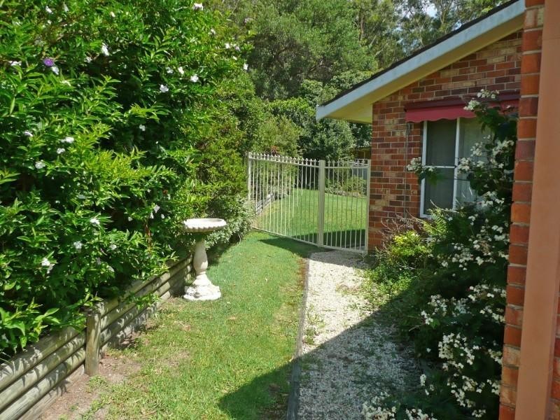 2/30 Blackbutt Crescent, Laurieton NSW 2443