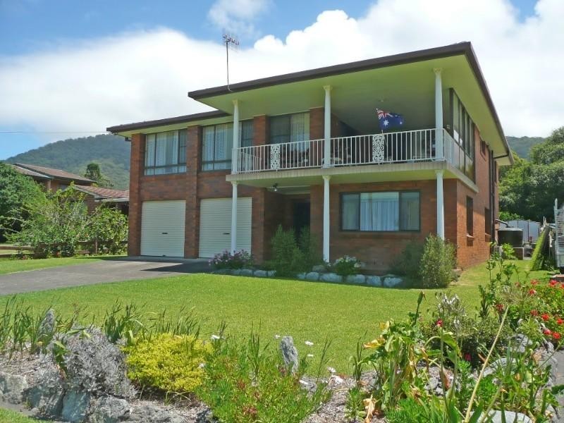 Upper/40 Lake Street, Laurieton NSW 2443