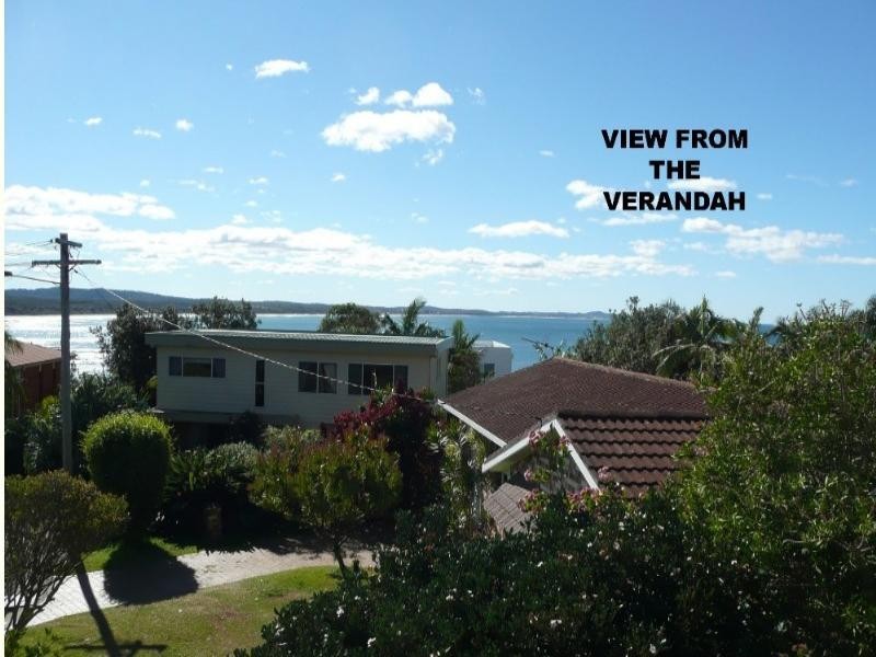 6 Fourth Avenue, Bonny Hills NSW 2445