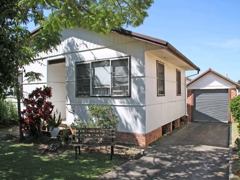 27 Lake Street, Laurieton NSW 2443