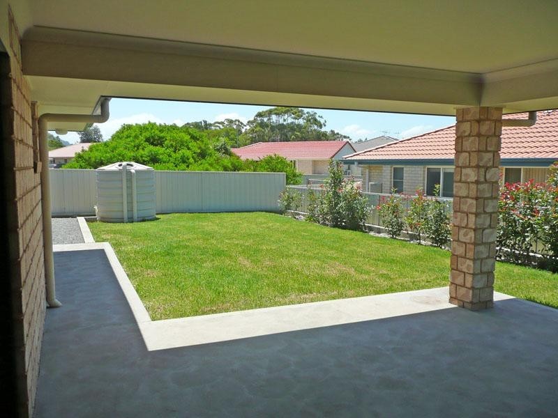 2 Alexander Close, Dunbogan NSW 2443