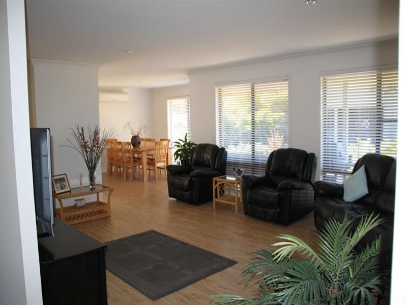 8 Alexander Close, Dunbogan NSW 2443
