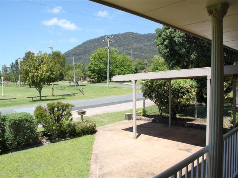 25 Castle Street, Laurieton NSW 2443