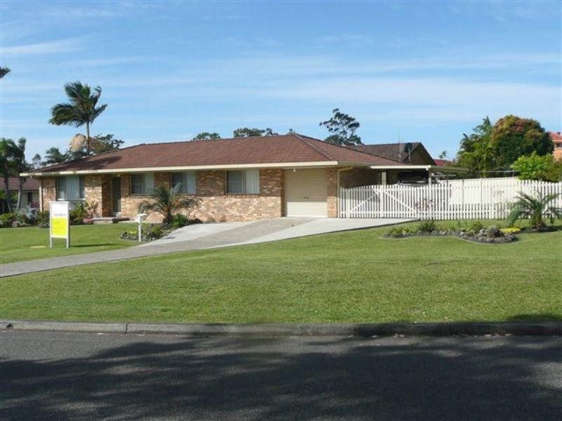 16 Banks Street, Laurieton NSW 2443