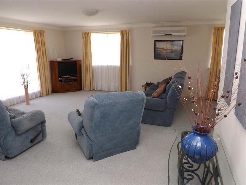 16 Banks Street, Laurieton NSW 2443