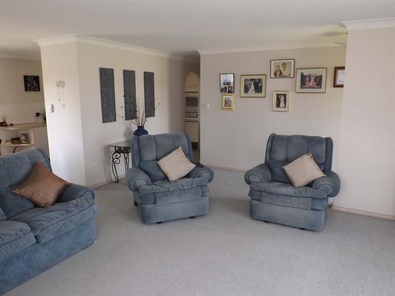 16 Banks Street, Laurieton NSW 2443