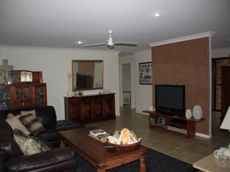 8 Alexander Close, Dunbogan NSW 2443