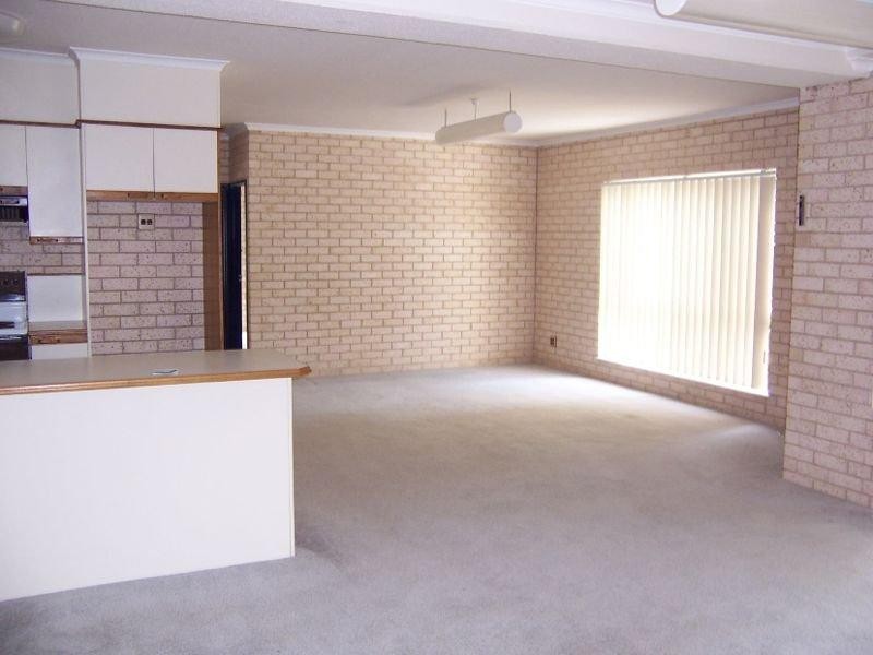 2/ 5a Gow Place, Laurieton NSW 2443