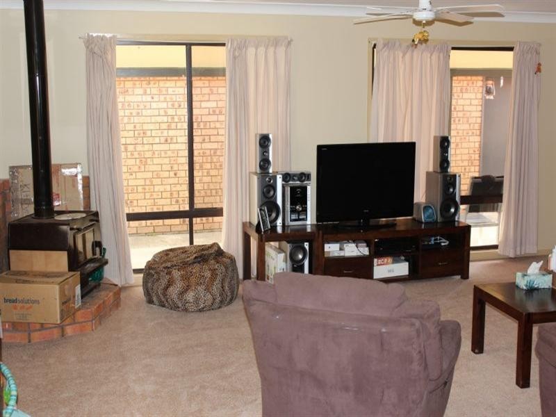 16 Church Street, Moorland NSW 2443