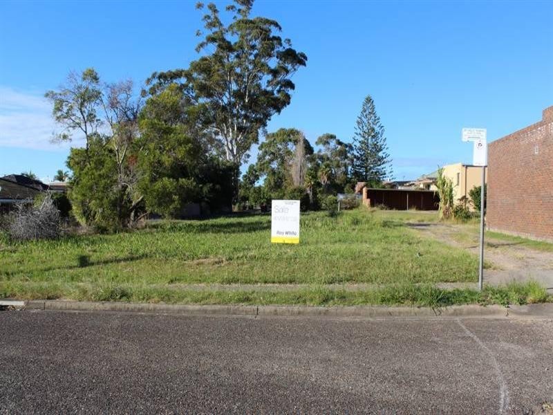 8 Tunis Street, Laurieton NSW 2443
