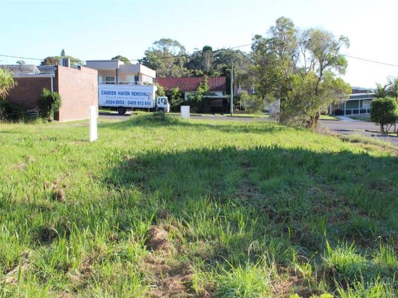 8 Tunis Street, Laurieton NSW 2443