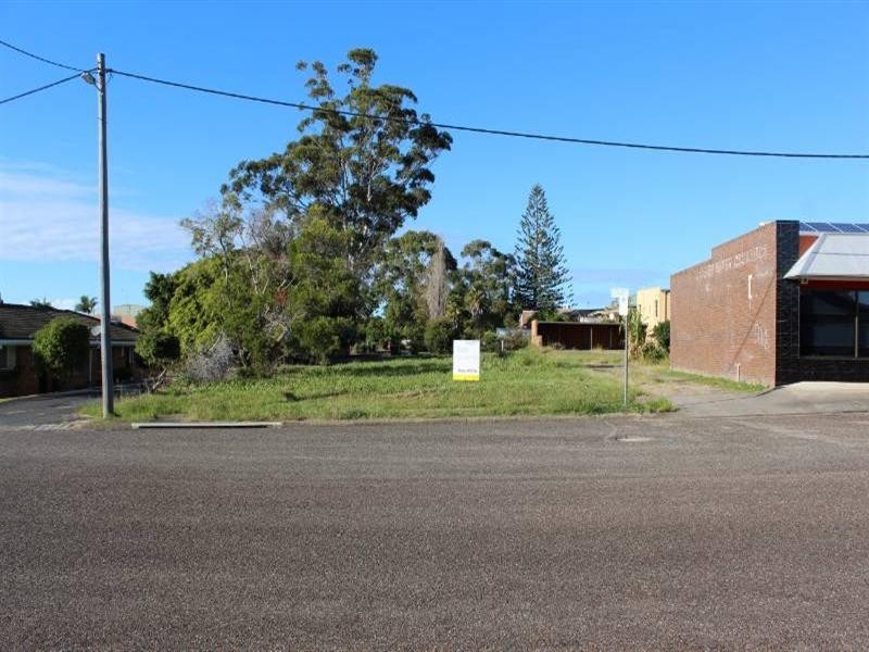 8 Tunis Street, Laurieton NSW 2443