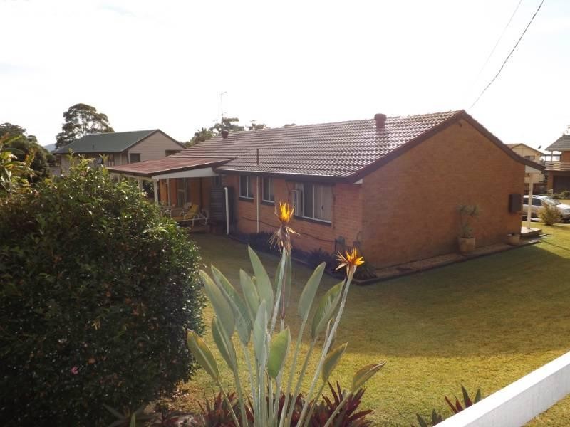 2 Peach Grove, Laurieton NSW 2443
