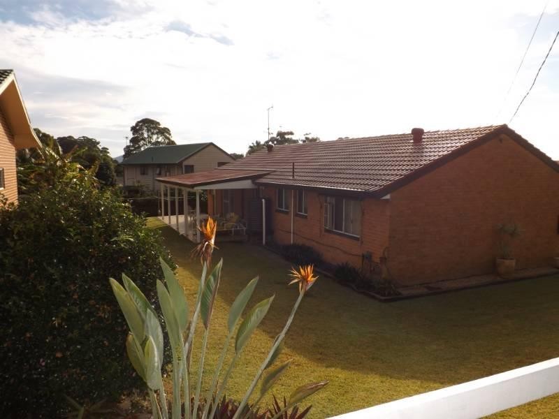 2 Peach Grove, Laurieton NSW 2443