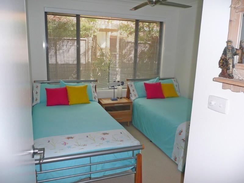 2 Tallarook Close, Dunbogan NSW 2443