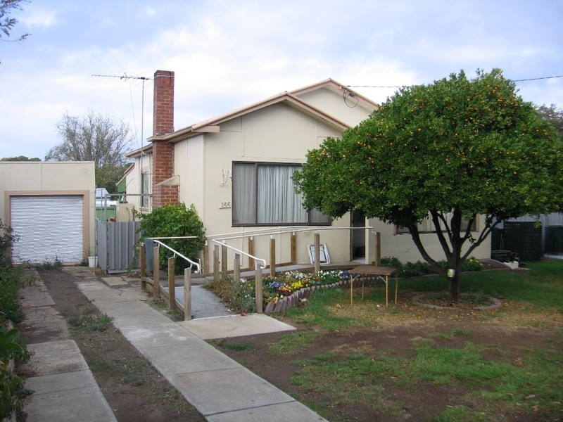 135 Railway Avenue, Laverton VIC 3028