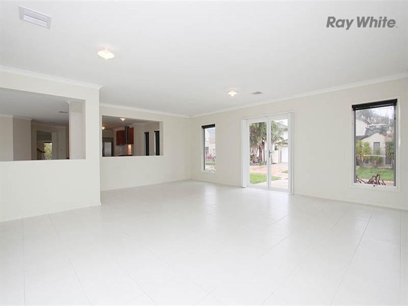 8 Cooks Mews, Point Cook VIC 3030