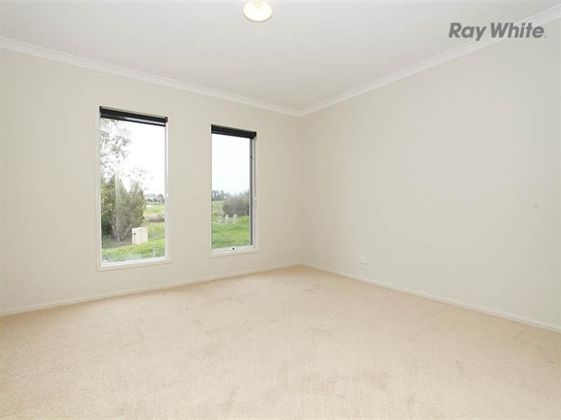 8 Cooks Mews, Point Cook VIC 3030