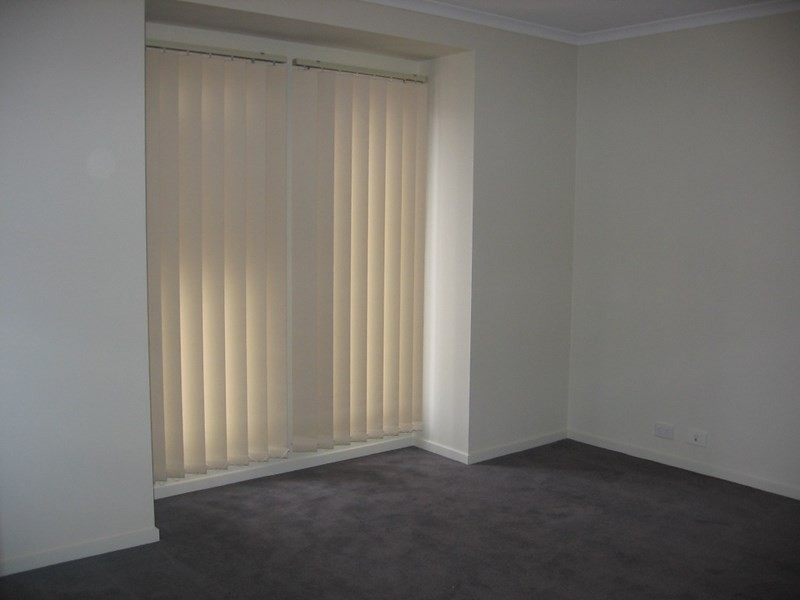 11 Edmondshaw Drive, Deer Park VIC 3023