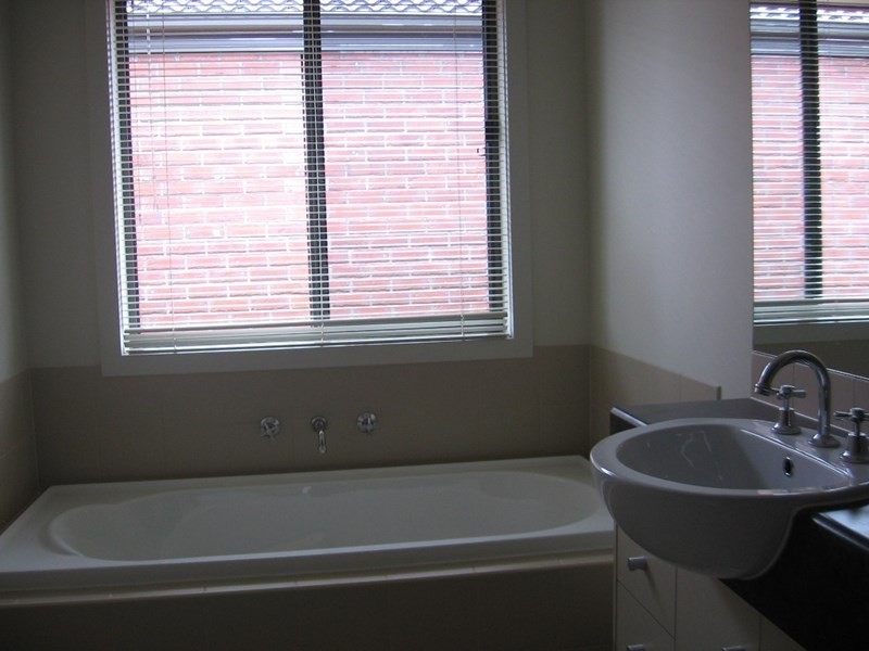 11 Edmondshaw Drive, Deer Park VIC 3023