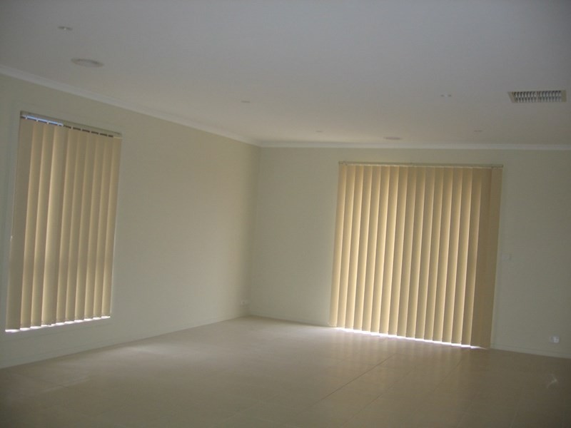 11 Edmondshaw Drive, Deer Park VIC 3023