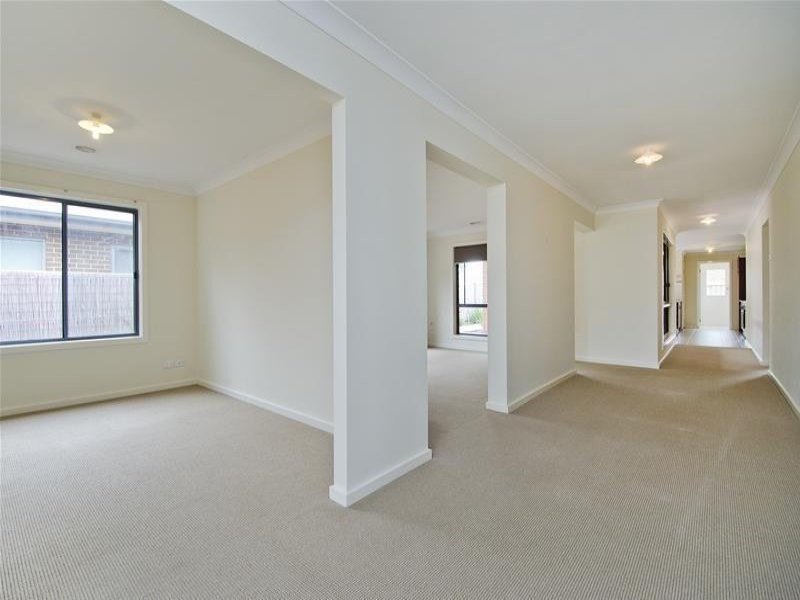 73 Fantail Crescent, Williams Landing VIC 3027