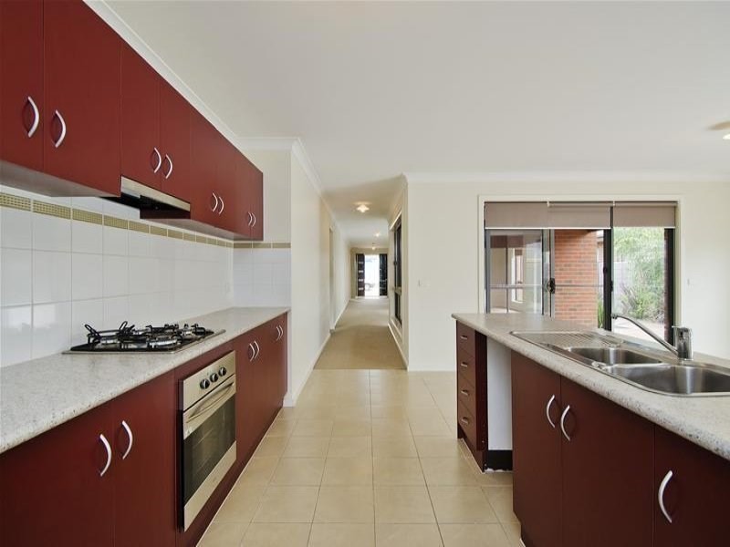 73 Fantail Crescent, Williams Landing VIC 3027