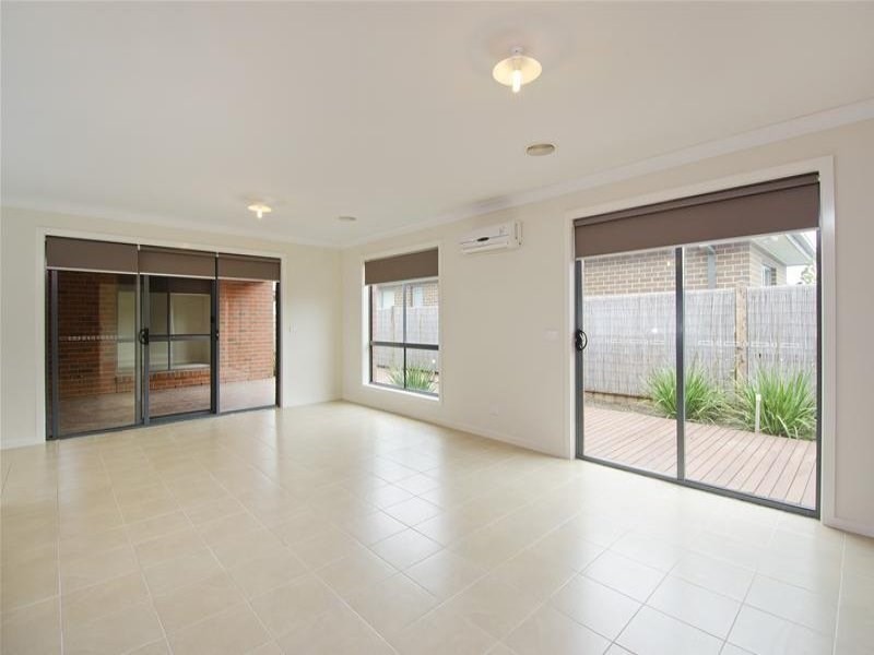 73 Fantail Crescent, Williams Landing VIC 3027
