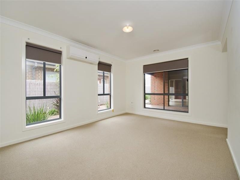 73 Fantail Crescent, Williams Landing VIC 3027