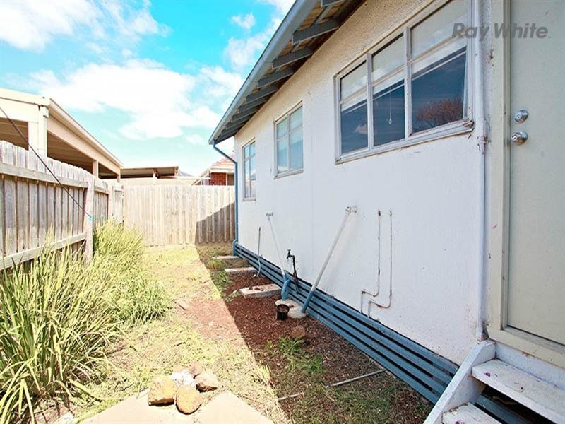 1/1 Armstrong Street, Laverton VIC 3028