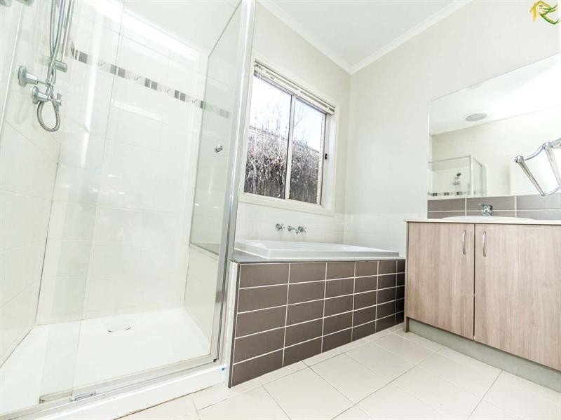 41 Dolphin Crescent, Point Cook VIC 3030