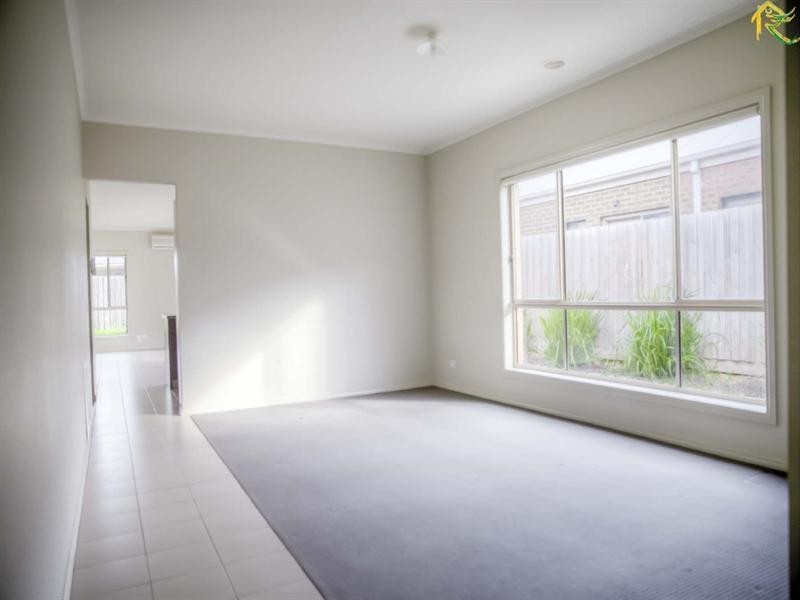 41 Dolphin Crescent, Point Cook VIC 3030