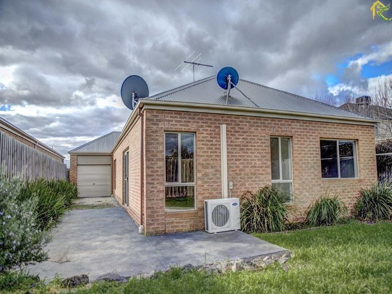 41 Dolphin Crescent, Point Cook VIC 3030