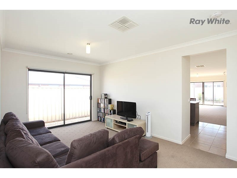 11 Tallgrass Avenue, Truganina VIC 3029