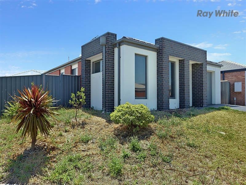 19 Edmondshaw Drive, Deer Park VIC 3023