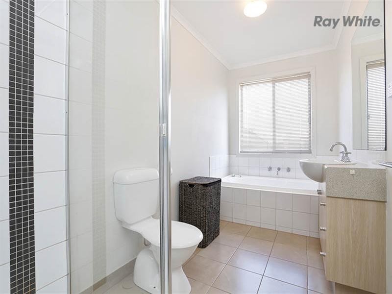 19 Edmondshaw Drive, Deer Park VIC 3023