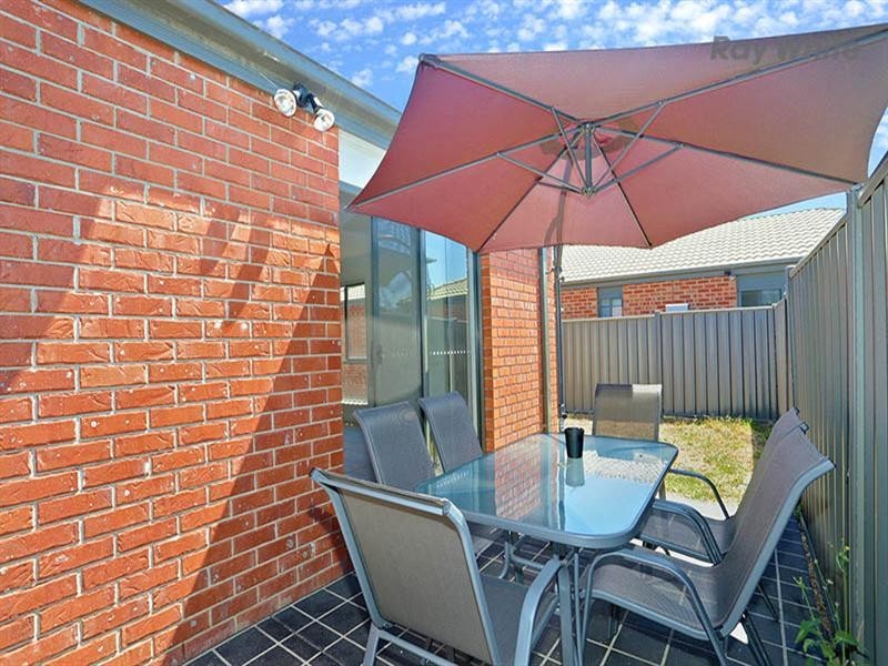 19 Edmondshaw Drive, Deer Park VIC 3023