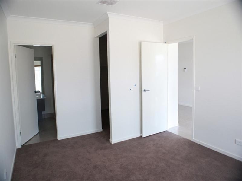 50 Cloverdale Road, Tarneit VIC 3029