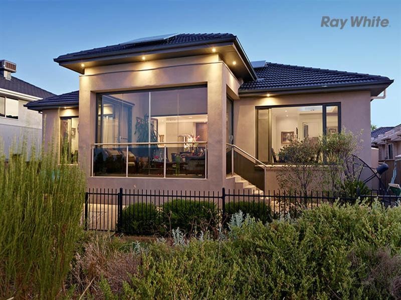 22 Vaucluse Boulevard, Sanctuary Lakes VIC 3030