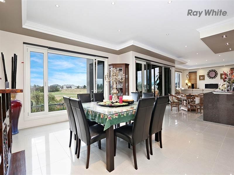 22 Vaucluse Boulevard, Sanctuary Lakes VIC 3030