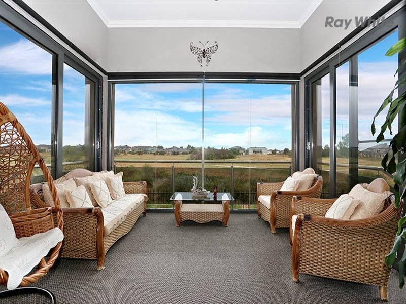 22 Vaucluse Boulevard, Sanctuary Lakes VIC 3030