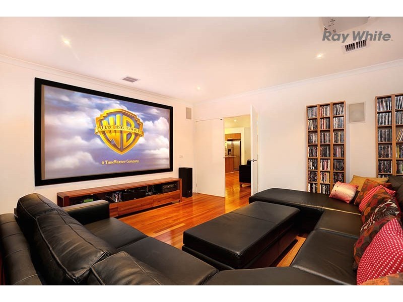 19 Meridian Close, Sanctuary Lakes VIC 3030